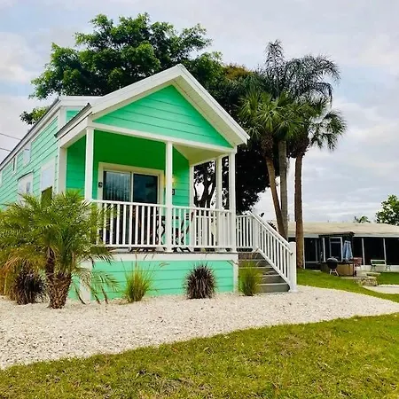 Pinecraft Tiny Home 'Green Parrot '